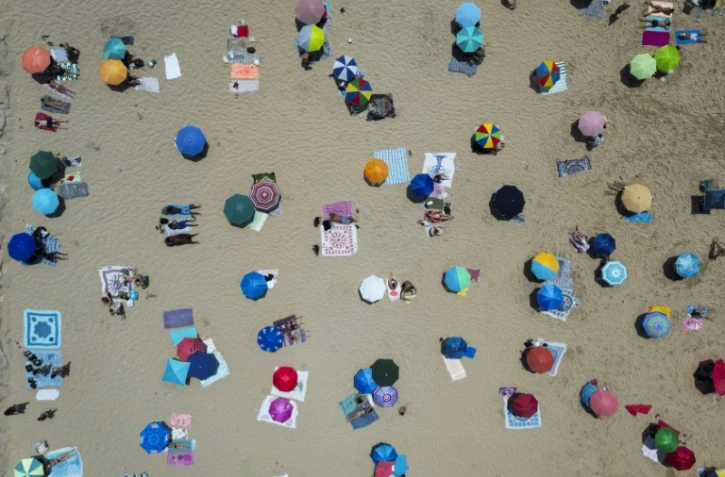 La plage de Costa da Caparica à Almada, près de Lisbonne, le 29 juin 2025