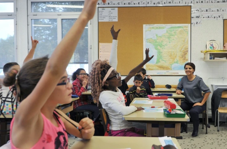 La ministre de l'Education nationale Najat Vallaud-Belkacem dans une école élémentaire à Blois, le 9 octobre 2015