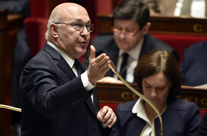 Le ministre français des Finances Michel Sapin lors d'une séance de questions au gouvernement à l'Assemblée nationale à Paris le 30 mars 2016
