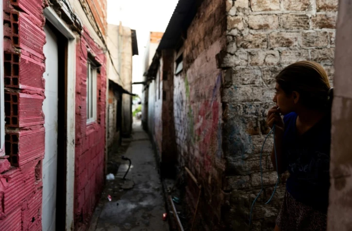 vue d'une ruelle du bidonville Puerta 8 à Buenos Aires où de la cocaïne frelatée a été retrouvée, le 3 février 2022