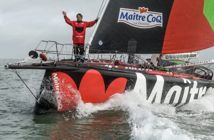 Le skipper Yannick Bestaven à bord du "Maître Coq" au large de La Rochelle, le 7 octobre 2020, à un mois du départ pour le Vendée Globe