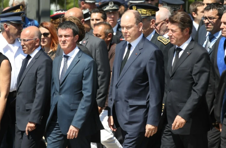 Eric Ciotti, Manuel Valls, le prince Albert II de Monaco, et Christian Estrosi à leur arrivée pour la minute de silence le 18 juillet 2016 à Nice