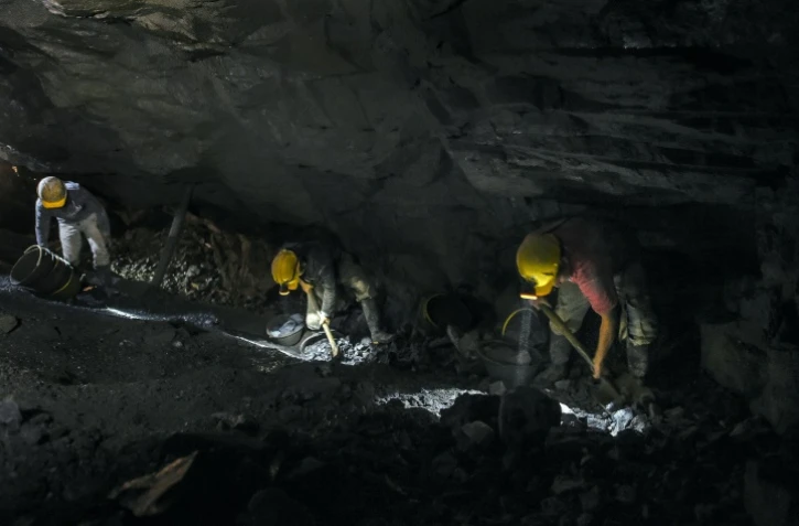 Des mineurs dans une mine d'or à La Llanada, en Colombie, le 20 octobre 2015