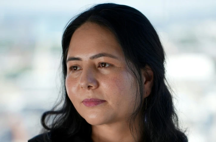 La journaliste afghane Zahra Joya lors d'un entretien à l'AFP, le 14 août 2026 à Londres
