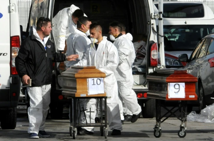 Des cerceuils contenant des cadavres de migrants morts noyés en Méditérranée, à Palerme (Italie), le 24 octobre 2016