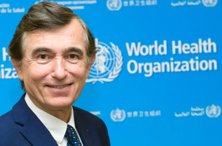 Philippe Douste-Blazy, candidat à la présidence de l'OMS, pose le 1er novembre 2016 au siège de l'OMS à Genève