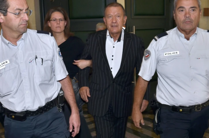 Alain Thurin (2e d) quitte le tribunal de Bordeaux le 6 octobre 2015