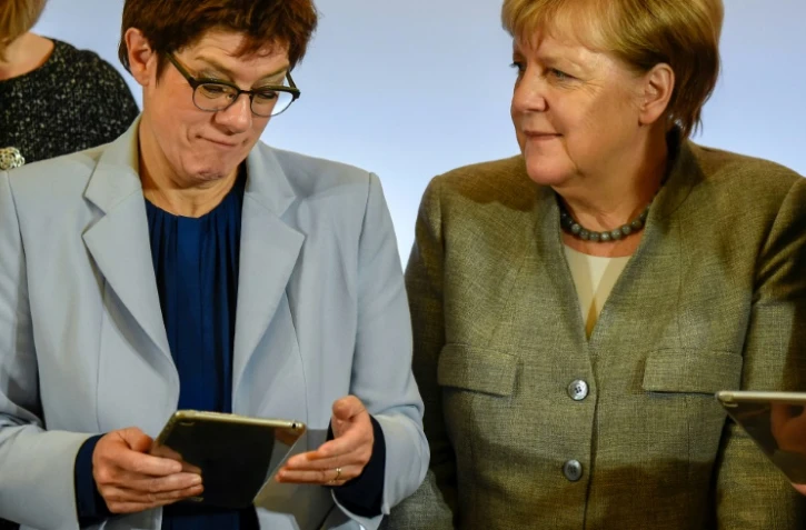 La président du parti chrétien-démocrate allemand (CDU) Annegret Kramp-Karrenbauer et la chancelière Angela Merkel à Leipzig le 21 novembre 2019