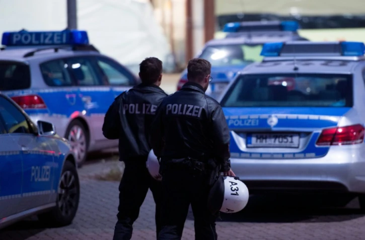 Des policiers devant le centre d'enregistrement des réfugiés à Hambourg en Allemagne, le 1er octobre 2015