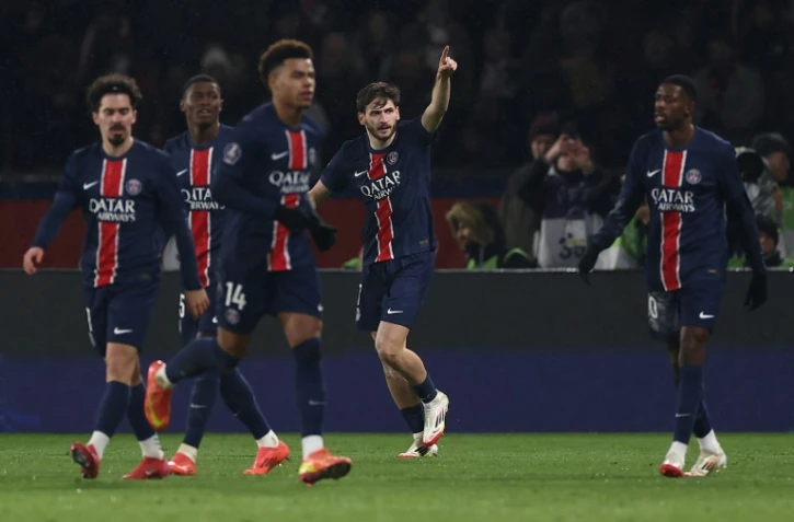 Les Parisiens célèbrent le premier but de Khvicha Kvaratskhelia avec Paris, le 7 février 2025 contre Monaco au Parc des Princes  