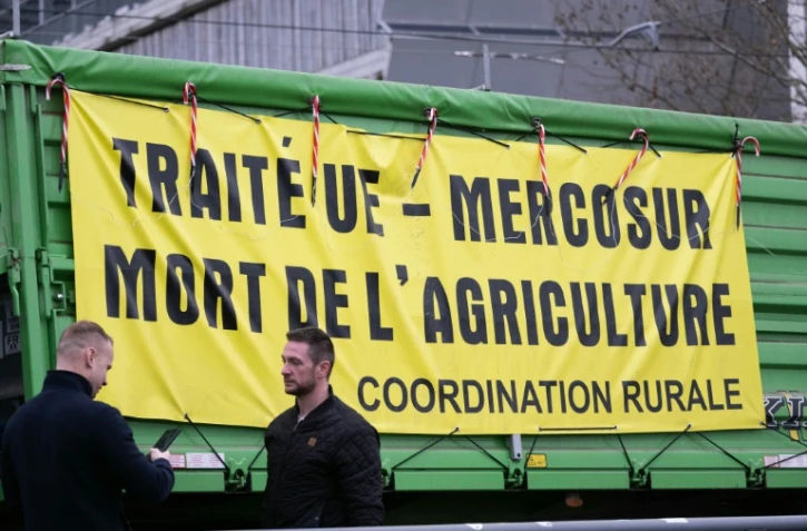 Des agriculteurs, manifestants de la Coordination rurale, devant le Parlement européen de Strasbourg le 19 décembre (ARCHIVES)