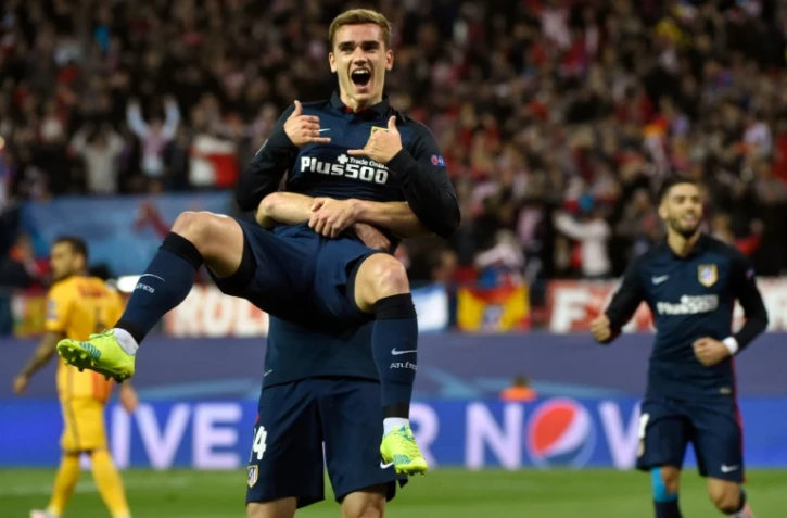 La joie de l'attaquant français Antoine Griezmann, auteur d'un doublé face au FC Barcelone en quart de finale retour de la Ligue des champions, le 13 avril 2017 à Vicente Calderon