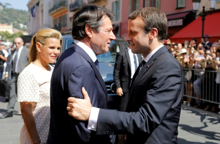 Le président Macron (d) et le maire de Nice Christian Estrosi, le 14 juillet 2017 à Nice lors des cérémonies du souvenir un an après la tuerie de Nice