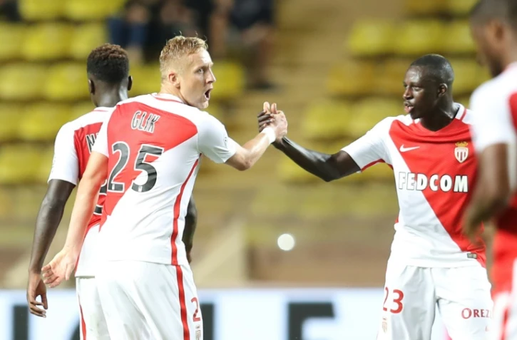 Les Monégasques se congratulent après le but de Kamil Glik contre Angers, le 24 septembre 2016 à Louis-II