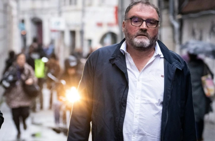 L'ancien anesthésiste Frédéric Péchier arrive au tribunal de Besançon au deuxième jour de son procès, le 9 septembre 2025