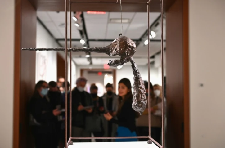"Le Nez" d'Alberto Giacometti, dans les locaux de la maison d'enchères Sotheby's, le 5 novembre 2021 à New York
