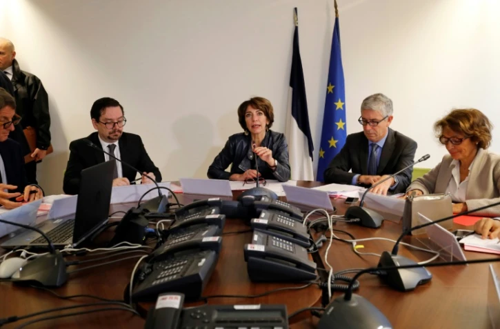 La ministre de la santé Marisol Touraine (c) s'exprime lors d'une conférence de presse, le 11 janvier 2017 à Paris sur la grippe