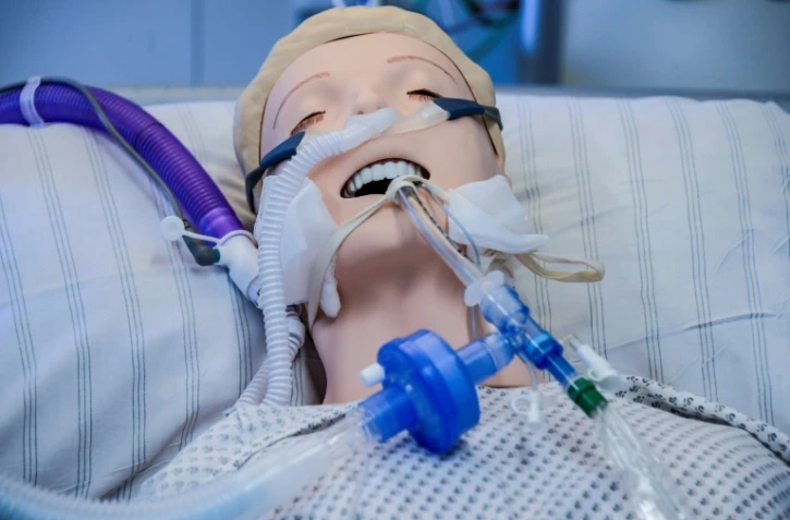 Un respirateur artificiel de formation à l'hôpital universitaire Eppendorf de Hambourg, le 25 mars 2020
