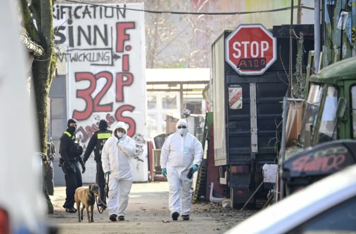 Des membres de la police scientifique allemande dans un quartier de Berlin, le 3 mars 2024