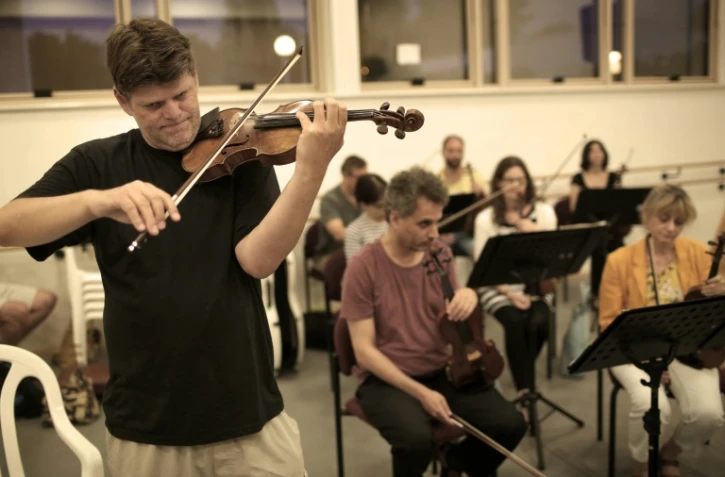 L'orchestre de chambre de Jérusalem repète un concert baptisé "Violons de l'espoir", dans le kibboutz Kfar Blum,le 13 juillet 2016