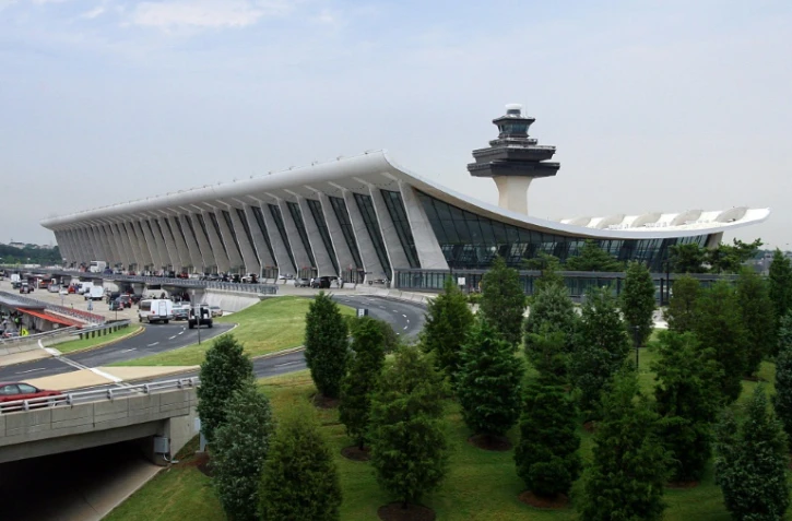 Le principal terminal de l'aéroport international Dulles de Washington le 15 juin 2008