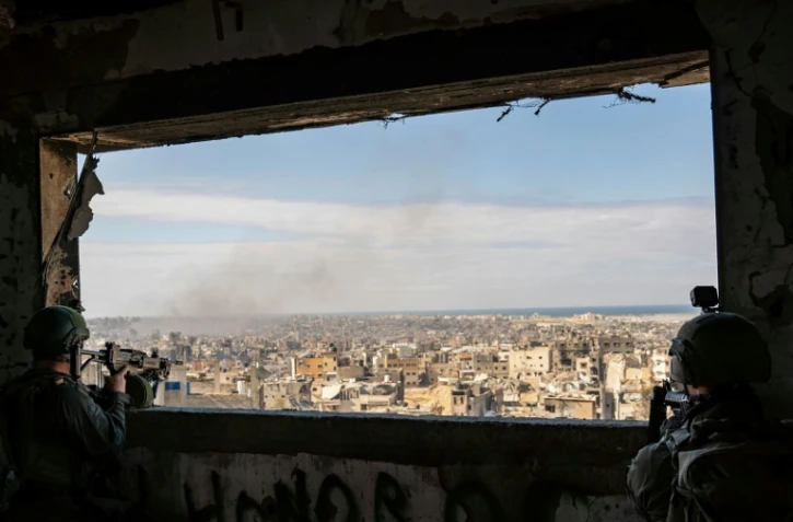 Photo fournie par l'armée israélienne montrant des soldats israéliens dans la bande de Gaza le 9 février 2004