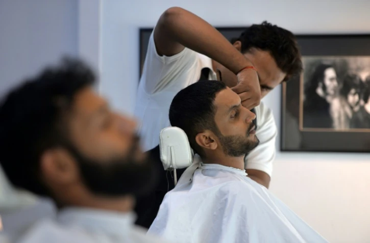 Dans le salon de beauté Men's à Islamabad, le 10 octobre 2017