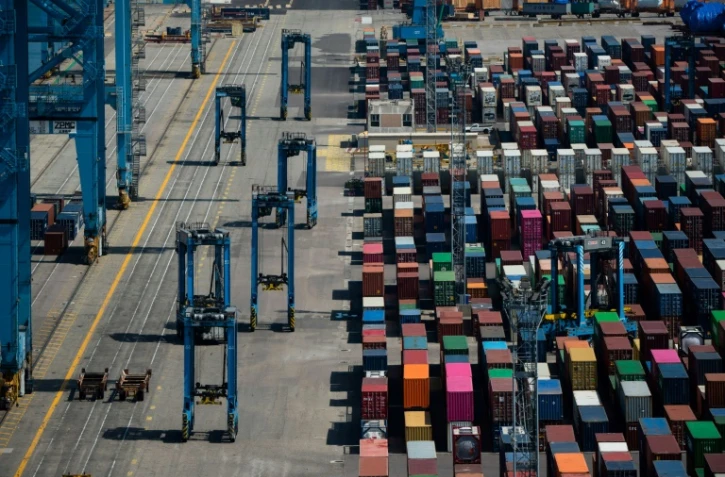 le déficit commercial français sur les biens s'est réduit à 81 milliards d'euros en 2024 mais reste élevé, à l'heure où les risques de guerre commerciale pourraient aggraver la situation