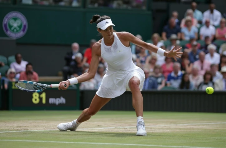 Garbiñe Muguruza face à la Slovaque Magdalena Rybarikova à Wimbledon, le 13 juillet 2017