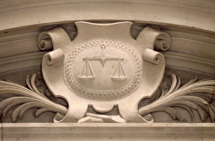 Le procès de Bernard Preynat, dont les agressions sexuelles présumées sur de jeunes scouts de la région lyonnaise ont déclenché l'affaire Barbarin, a été reporté de lundi à mardi à la demande de plusieurs avocats