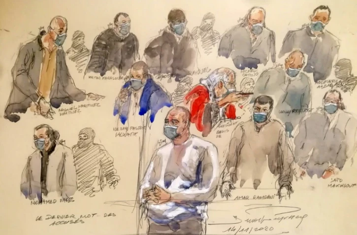Un croquis d'audience réalisé le 14 décembre 2020 montre Ali Riza Polat (c), principal accusé au procès des attentats de janvier 2015