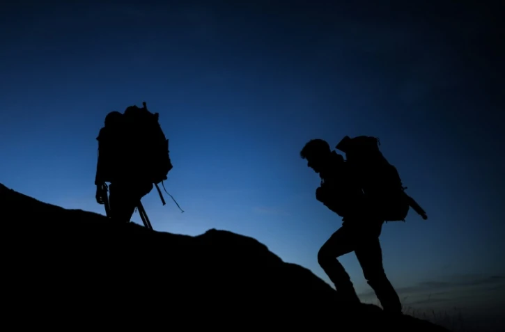 Des agents de l'Office français de la biodiversité (OFB) dans les montages près de Bethmale, pour protéger les troupeaux d'attaques d'ours bruns, le 17 août 2023 en Ariège