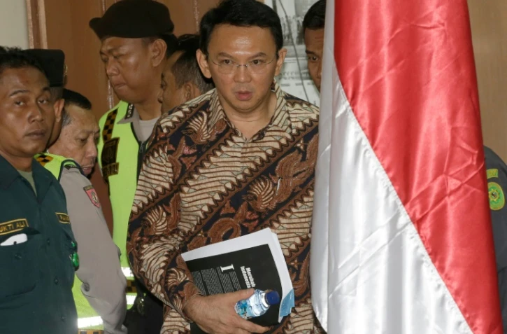 Le gouverneur chrétien de Jakarta Basuki Tjahaja Purnama, accusé de blasphème, arrive au tribunal à Jakarta le 13 décembre 2016