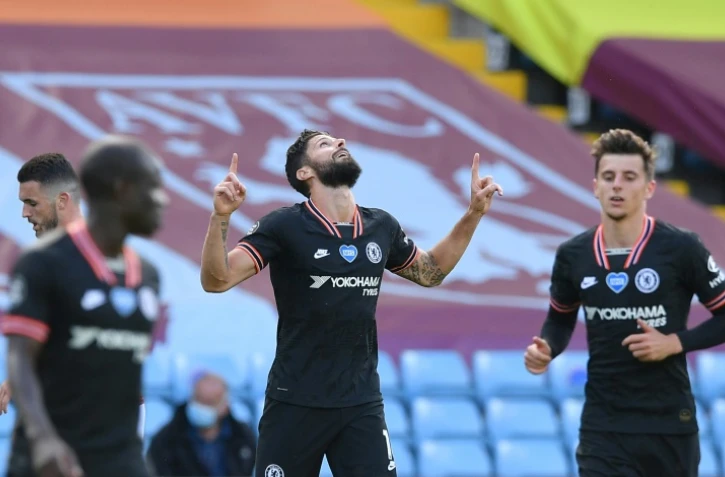 L'attaquant français de Chelsea, Olivier Giroud (c), exulte après son but contre Aston Villa, à Birmingham, le 21 juin 2020