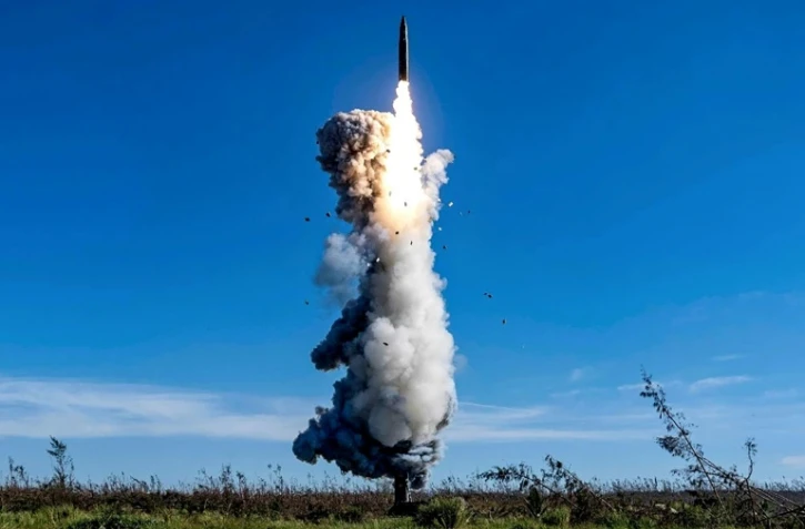 Photo prise le 25 septembre 2024, et publiée par le Centre d'information et de communication de l'Armée populaire de libération de Chine le 26 septembre 2024, du tir d'un missile balistique intercontinental transportant une ogive factice dans l'océan Pacifique, depuis un lieu non divulgué