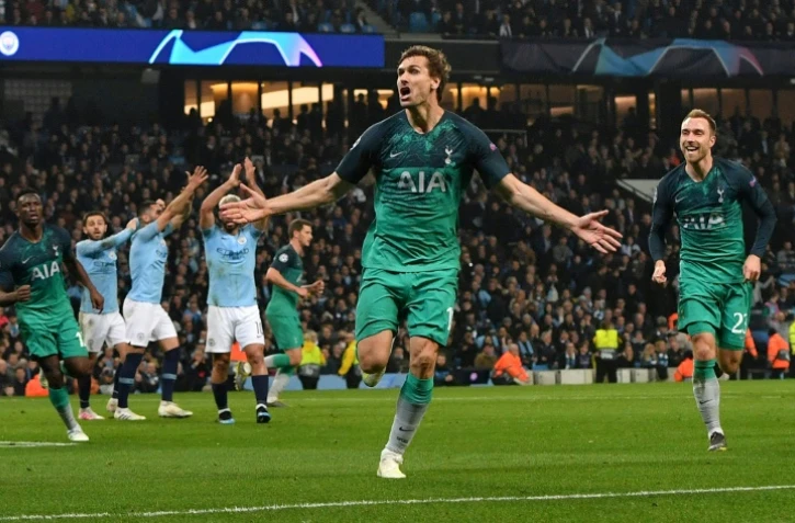 L'attaquant espagnol de Tottenham Fernando Llorente (c) vient de marquer le 3e but de son équipe sur le terrain de Manchester City en quart de finale retour de la Ligue des champions, le 17 avril 2019