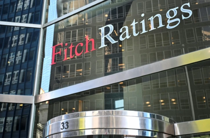 L'agence Fitch réévalue la note attribuée à la dette française, dans un contexte économique tendu