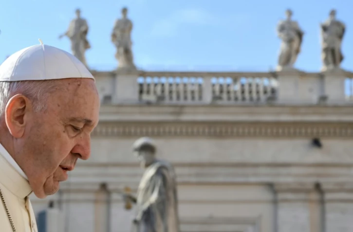 Le pape François arrive sur la place Saint-Pierre au Vatican, le 10 octobre 2018