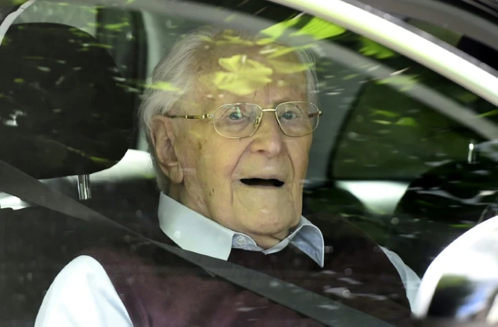 Oskar Groening, ancien SS et comptable d'Auschwitz, après l'annonce du verdict à Lueneburg (nord de l'Allemagne), le 15 juillet 2015