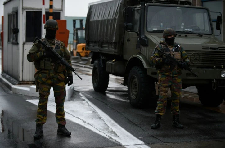 Militaires postés près de l'aéroport Zaventem le 23 mars 2016 près de Bruxelles