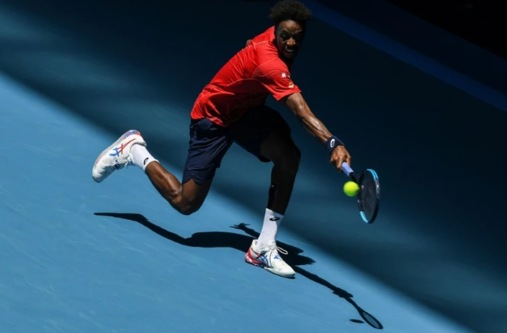 Gaël Monfils face au Letton Ernests Gulbis au 3e tour de l'Open d'Australie, à Melbourne, le 25 janvier 2020