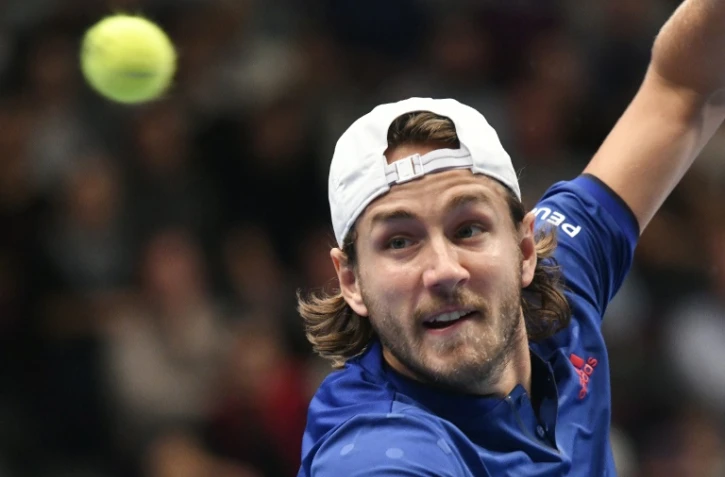 Le Français Lucas Pouille remporte à Vienne (Autriche) le troisième titre de sa saison en battant en finale son compatriote Jo-Wilfried Tsonga, le 29 octobre 2017