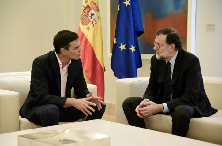 Le chef du parti socialiste espagnol Pedro Sanchez et le Premier ministre espagnol Mariano Rajoy à Madrid, le 2 octobre 2017