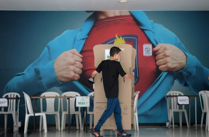 Préparation du matériel électoral dans un bureau de vote à Bucaramanga, le 18 juin 2022 en Colombie