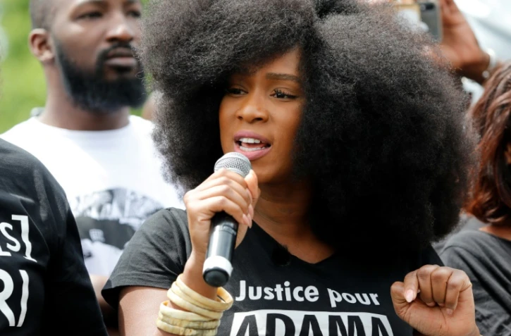 Assa Traoré, la s?ur d'Adama Traoré, lors d'un rassemblement contre le racisme et les violences policières, place de la République à Paris le 13 juin 2020