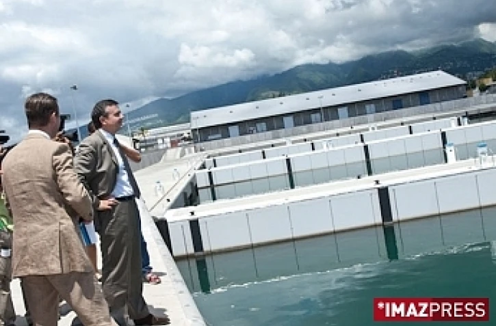 Vendredi 30 janvier 2009 : Yves Jégo en visite au port de la Pointe des Galets