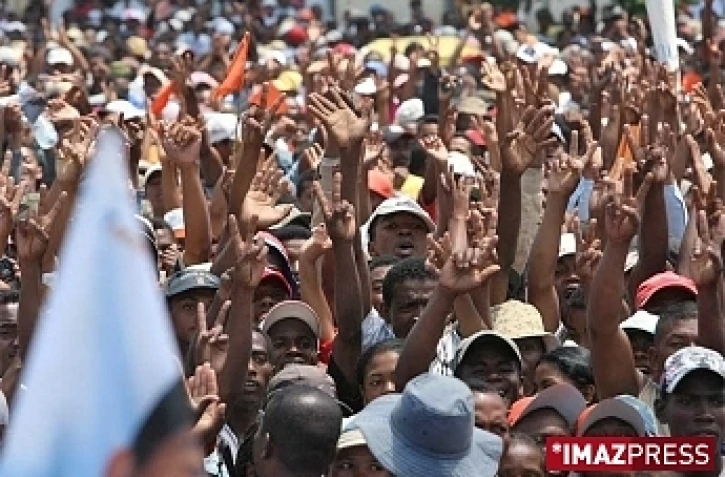 Samedi 31 Janvier 2009

Antananarivo  meeting du maire Andry Rajoelina sur la place du 13 mai