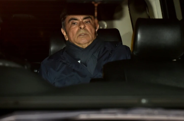 Carlos Ghosn, à bord d'une voiture, à la sortie des bureaux de son avocat, le 3 avril 2019 à Tokyo