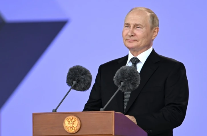 Le président russe Vladimir Poutine lors d'un discours au salon international de l'armement à Koubinka, dans la région de Moscou, le 15 août 2022 