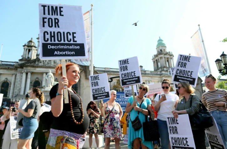 Mnifestation en faveur de la décriminalisation de l'avortement à Belfast, le 28 mai 2018 en Irlande du Nord 